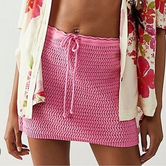 NWOT FP BEACH Brandi pink crochet mini skirt size small/medium - Picture 1 of 8